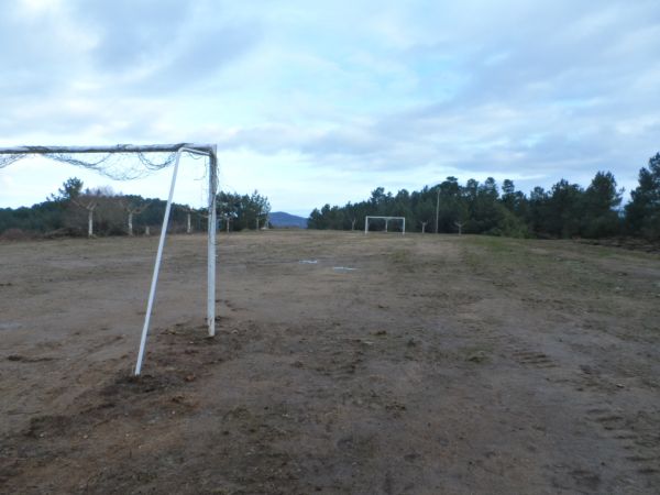 O Concello de A Merca, en colaboración coa Deputación, arranxan o campo de fútbol de Zarracós